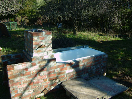 Bath-B-Q (another go at brick laying)